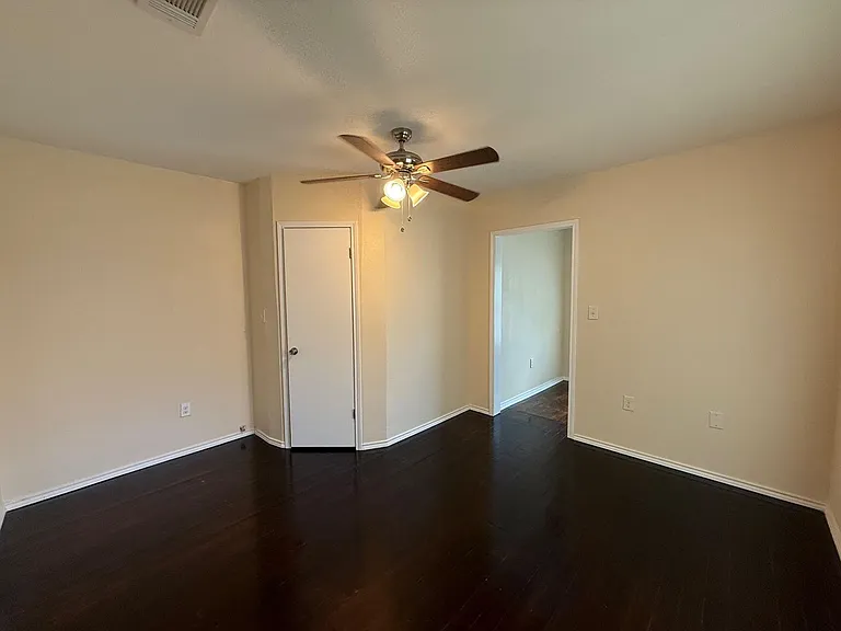 2202 Burnett Ave — Photo 8