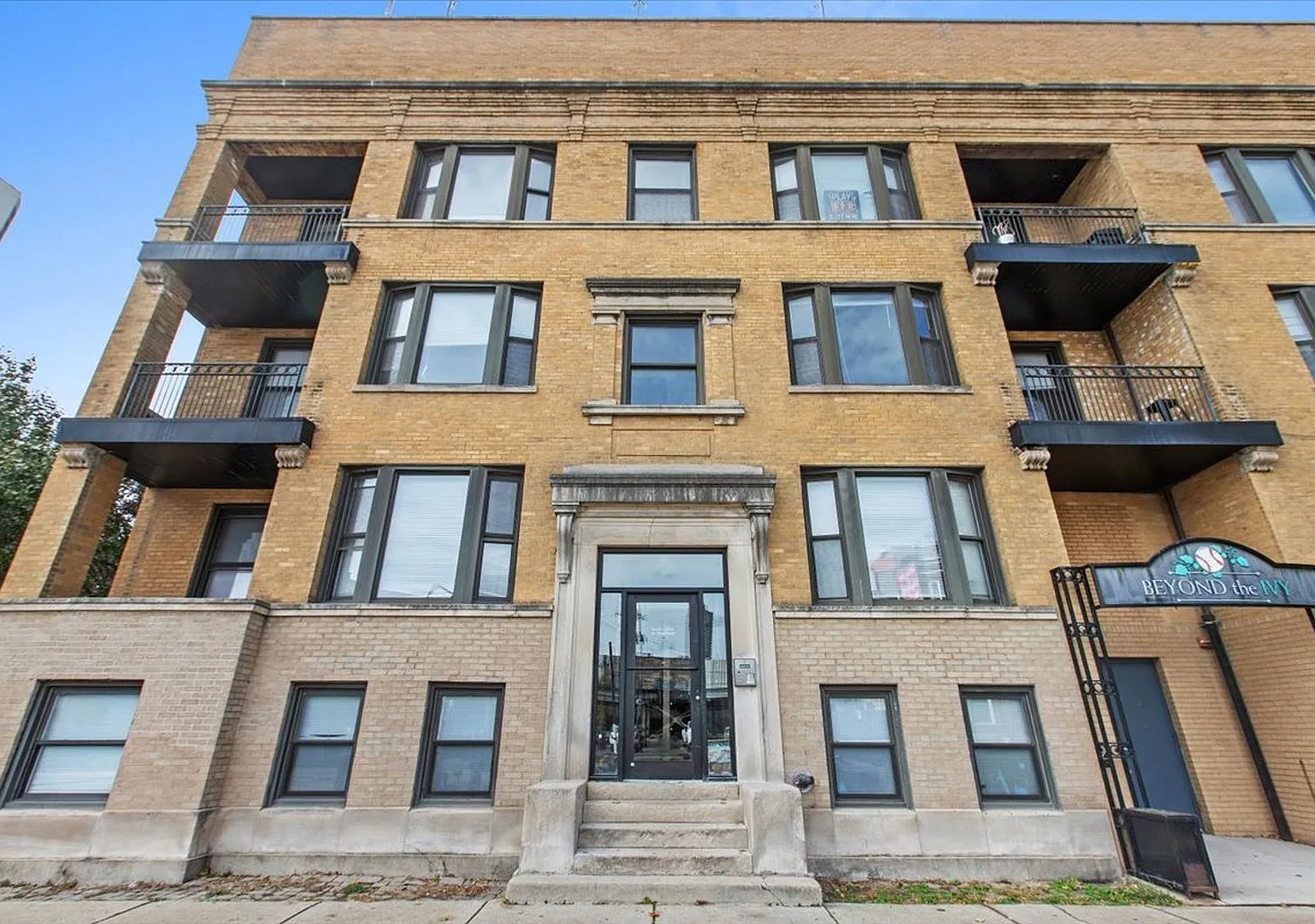 3 bed, $3,050 — Photo 1
