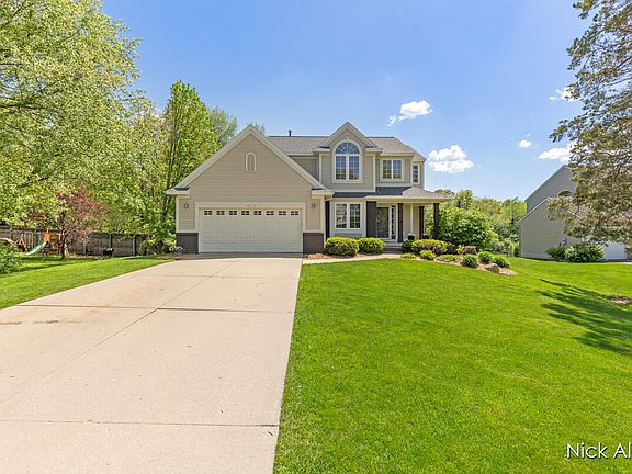 3rd image of 4714 Hidden Highland Dr NE