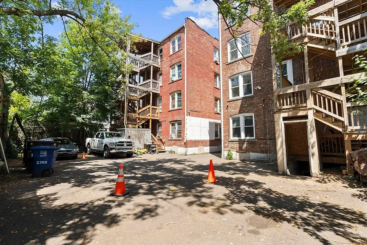 Building Photo - 31 Whittier St