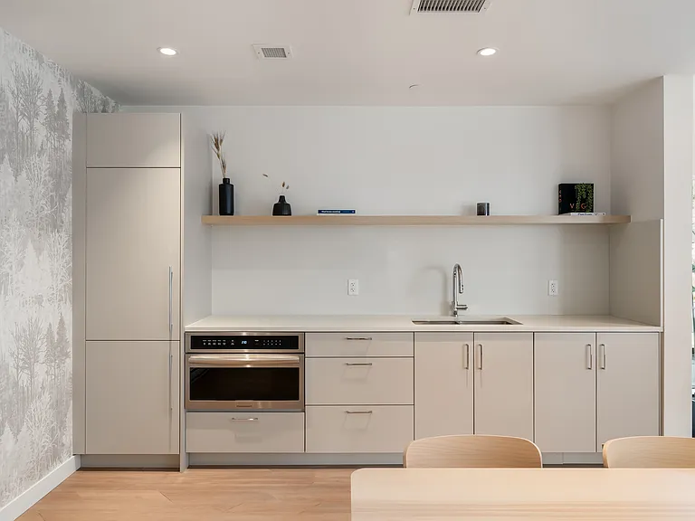 2762 Lonsdale Ave — Photo 6