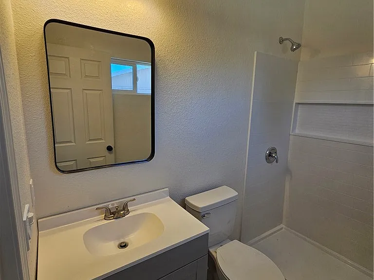 710 E Whittier Ave — Photo 10