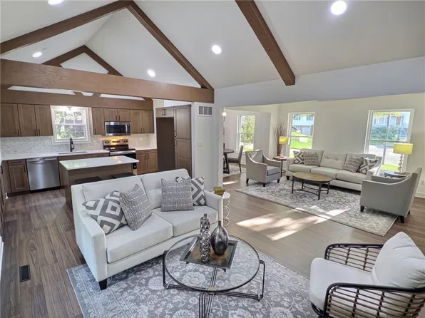 8809 Widmer Rd, Lenexa, KS 66215