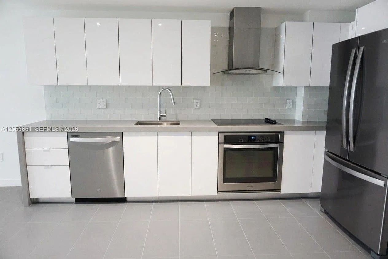 Canvas Condo — Photo 3