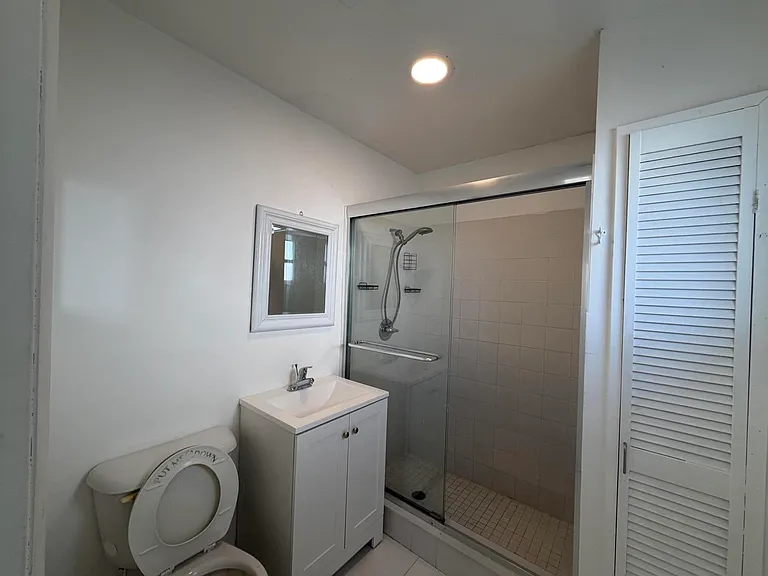 443 SE 13th Ct — Photo 12
