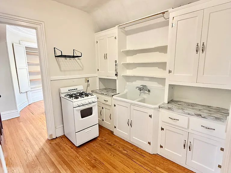 143 2nd Ave #2F — Photo 4
