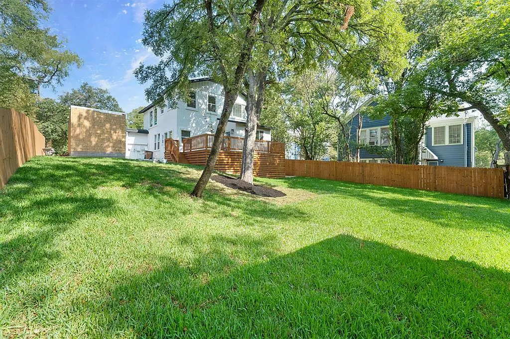 3301 Duval — Photo 3