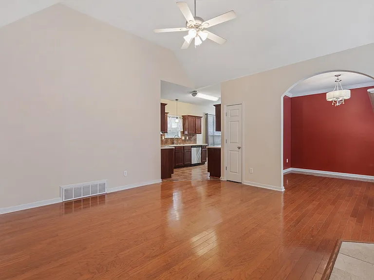 1425 Island Town Dr — Photo 7