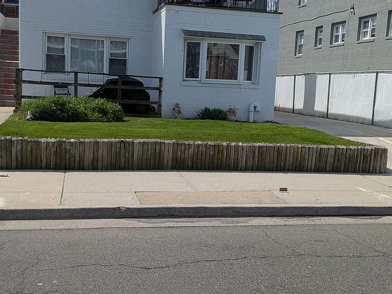254 E Broadway #2 — Photo 8