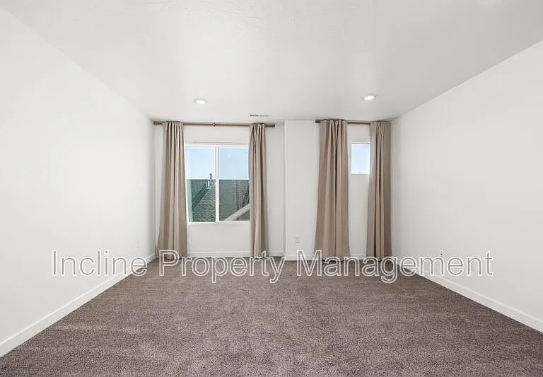 1113 E Yard Row — Photo 3