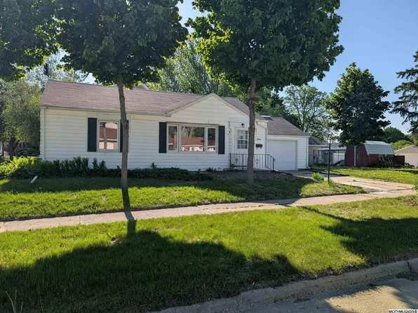 2003 S Georgia Ave, Mason City, IA 50401