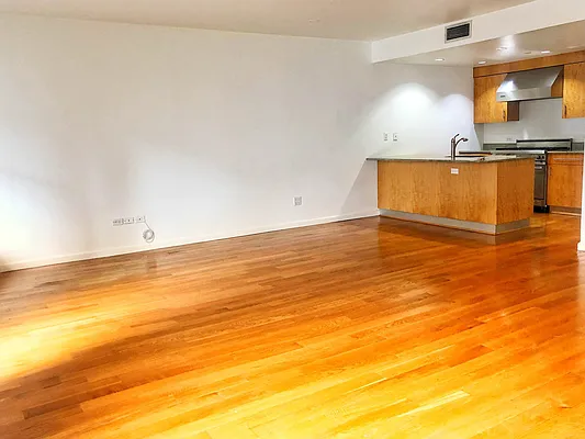 Rented by Bedford Realty USA Corp | media 18