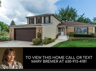 1586 Scottdale Cir, Wheaton, IL 60189