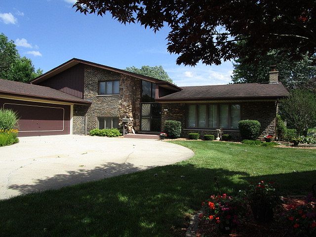 1st image of 16729 Kimbark Ct