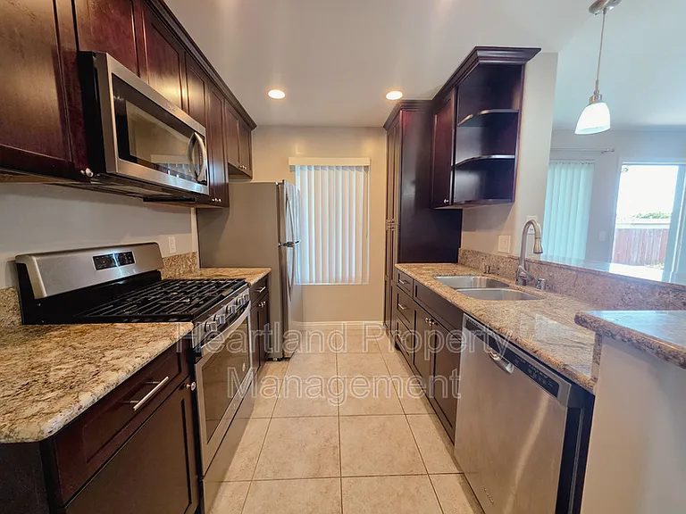 3430 Helix St #4 — Photo 6