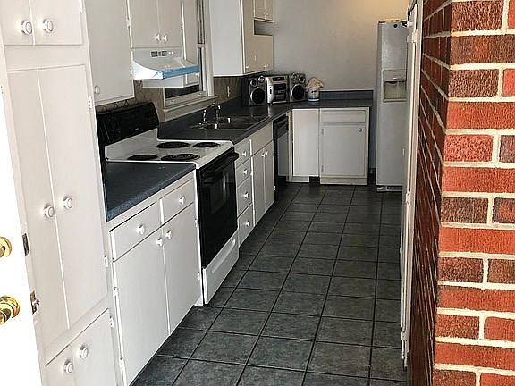 3rd image of 33 Dimmock Ave