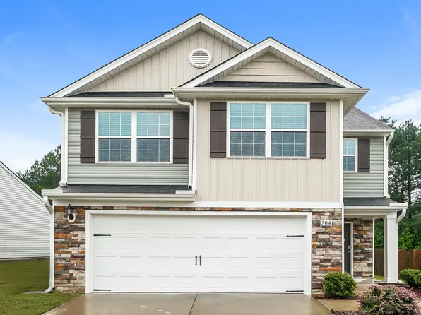 704 Crackling Ct, Zebulon, NC 27597