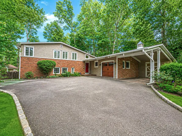 10 Highwood Road, East Norwich, NY 11732