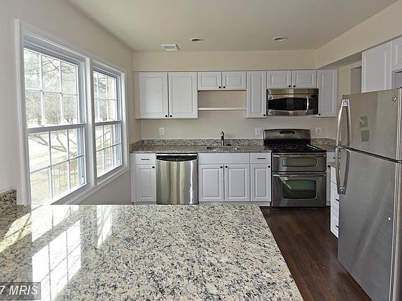 2nd image of 2154 Mayflower Dr