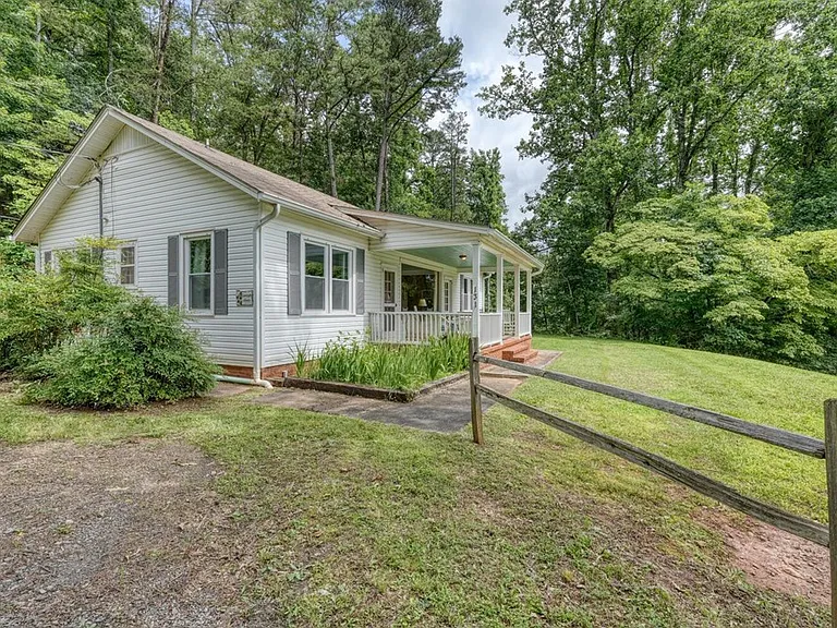 131 Wonderview Dr — Photo 2