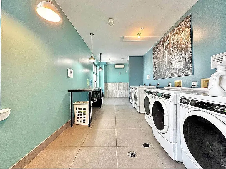 818 Lexington Ave #5F — Photo 8
