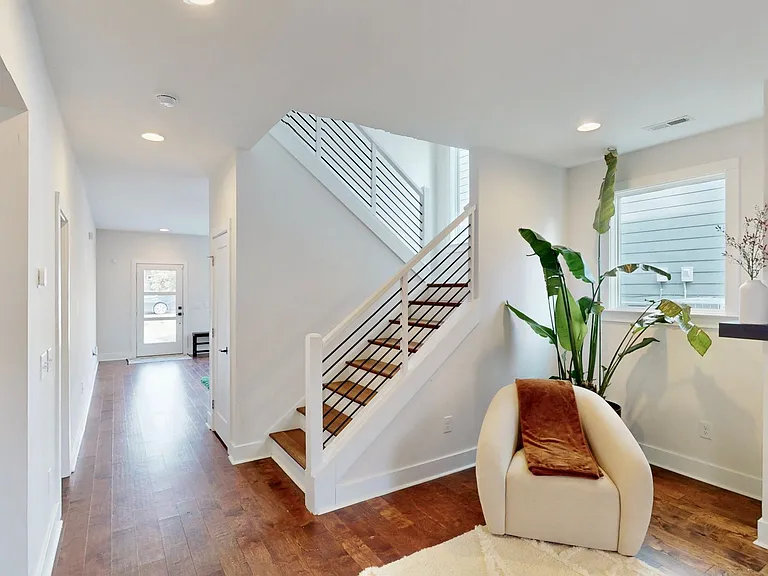 1220 Lomax Ave — Photo 26