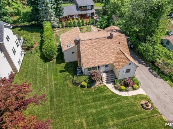64 Ridge Ave, Park Ridge, NJ 07656