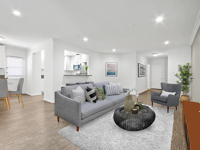 Barrington Avenue Apartment Homes — Photo 11