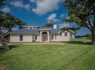 205 Saint Francis Cir, Rockport, TX 78382
