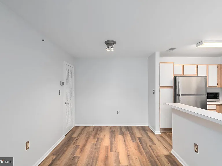 4406 Silverbrook Ln #302 — Photo 17
