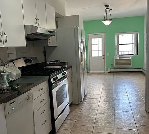 4th image of 3089 31st St APT 1