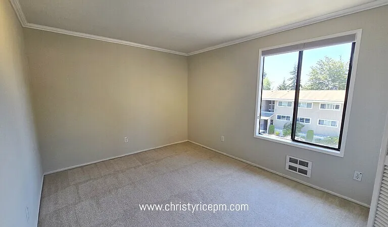 11010 NE 68th St #627 — Photo 4