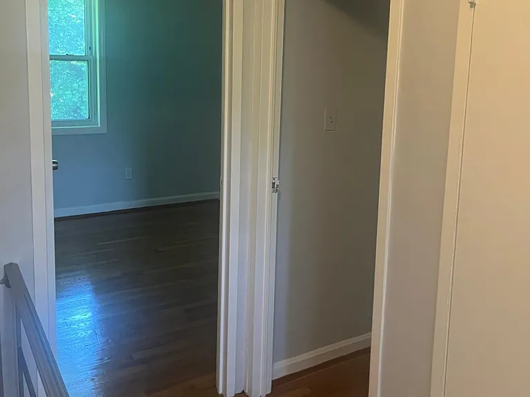 top floor - hallway to bedrooms