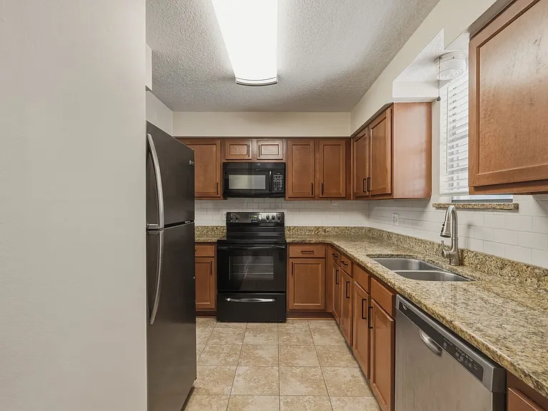 1757 El Camino Rd #4 — Photo 4