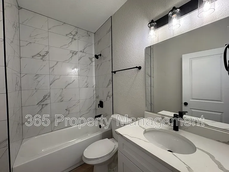 2020 Dorion St — Photo 14