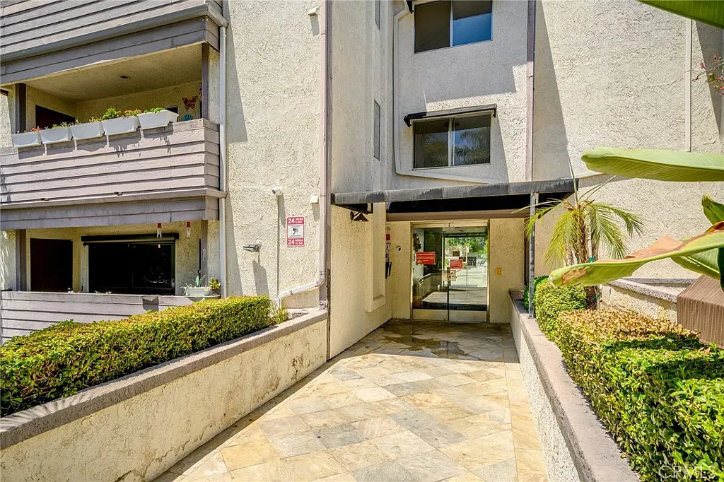 2 bed, 880 sqft, $2,800 — Photo 2