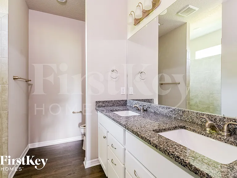 2216 NW 18th Ter — Photo 10