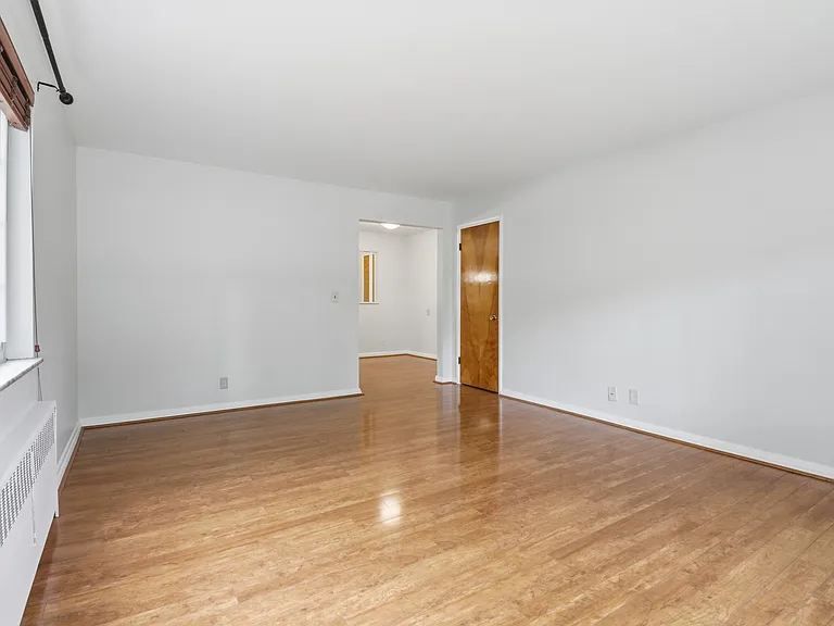 6237 Benneville St #1 — Photo 35