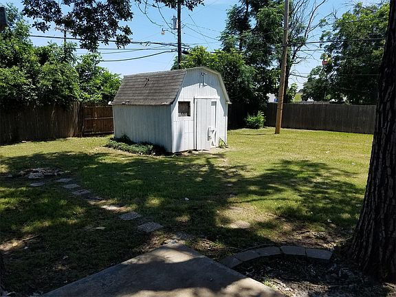 2nd image of 2836 Gumwood Park