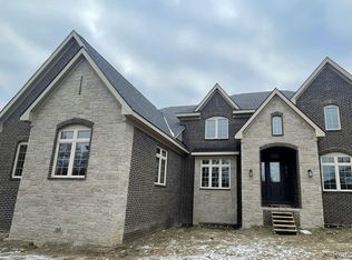 158 Shagbark Dr, Rochester Hills, MI 48309