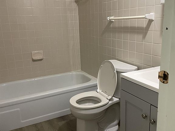 5th image of 100 Penn Pleasant Dr #14