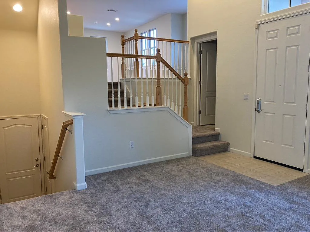 2099 Lewis St photo 1