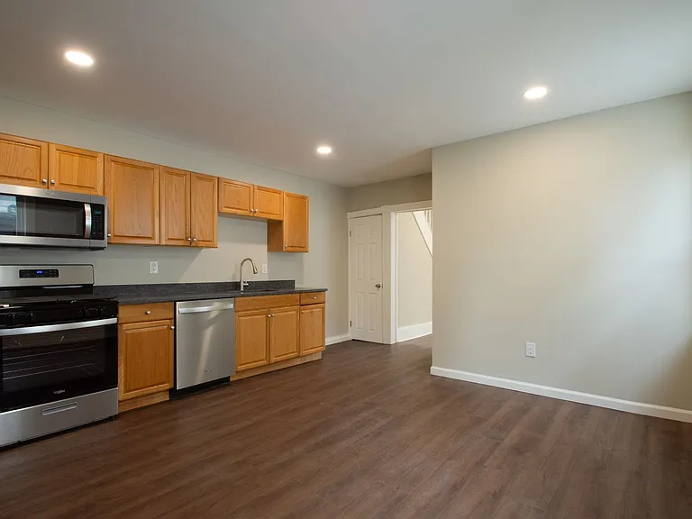 208 Chestnut St — Photo 5