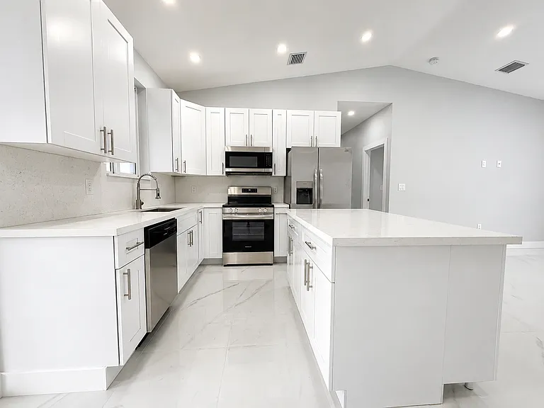 31441 Avenue F — Photo 3