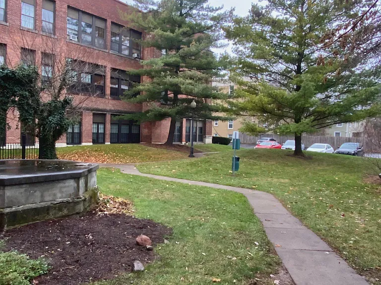 917 Madison St #15 — Photo 14