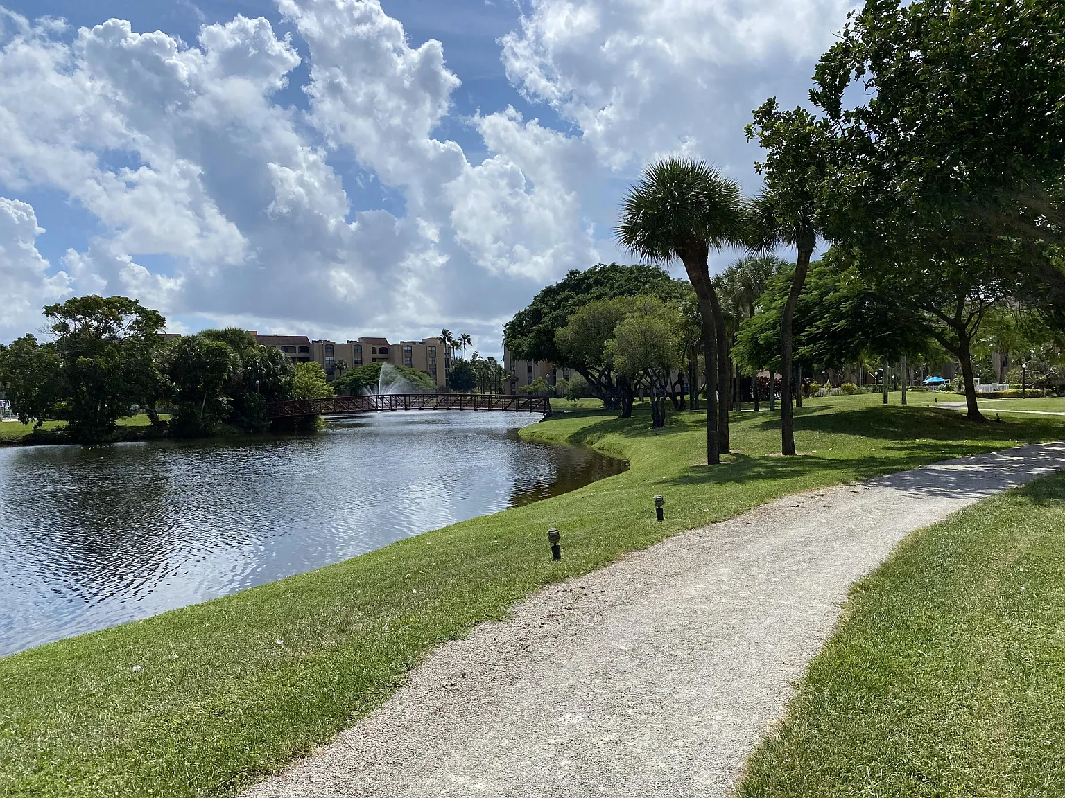 2 bed, 2.0 bath, 1175 sqft, $4,700 — Photo 4