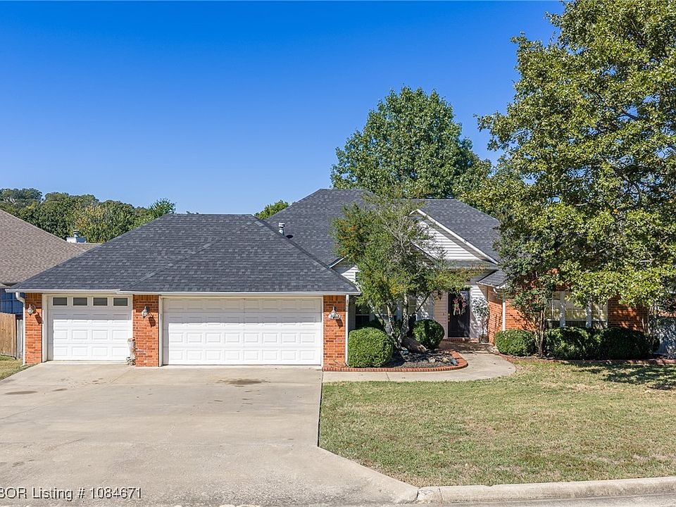 1st image of 3401 Kinross Dr