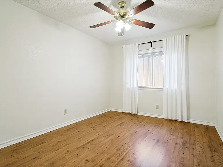 805 Stone Trail Dr — Photo 10