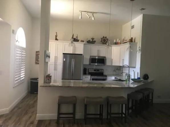 586 Beachwalk Cir APT 301, Naples, FL 34108