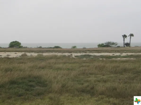 43 Bay Club Dr, Seadrift, TX 77983